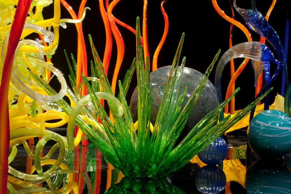 flower architecture installation chihuly