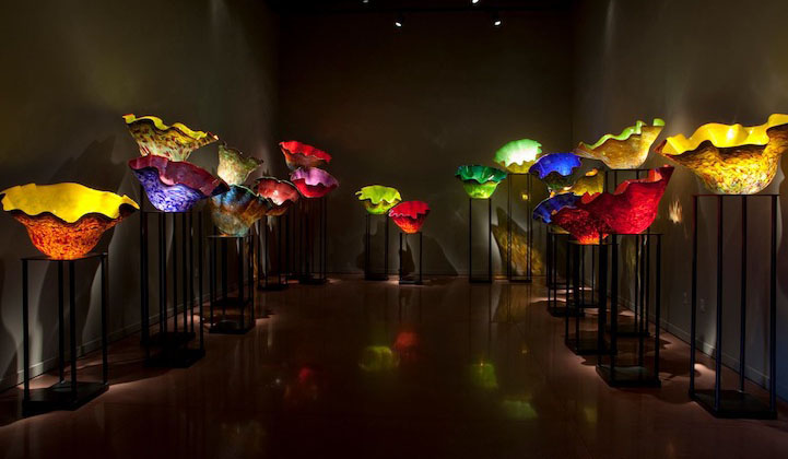 spiral-glass-architecture-installation-chihuly