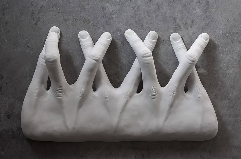 distorted sculpture fingers by alessandro boezio