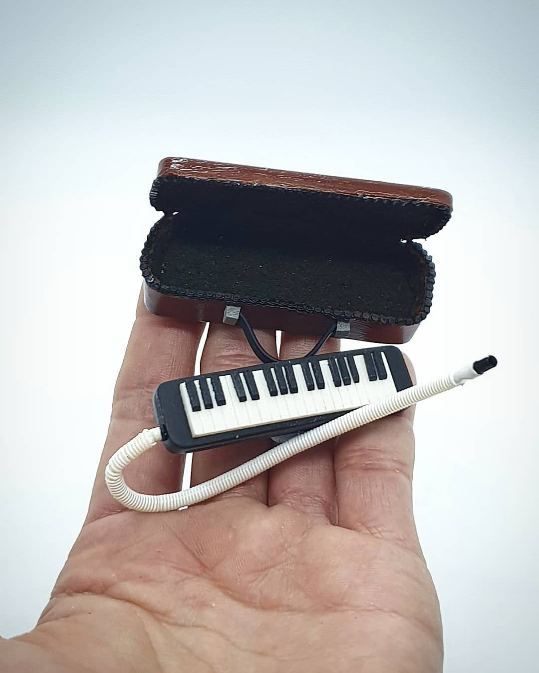 sculpture miniature keyboard sunny miniworld