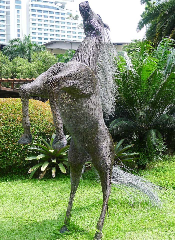 wire sculpture horse by derek kinzett