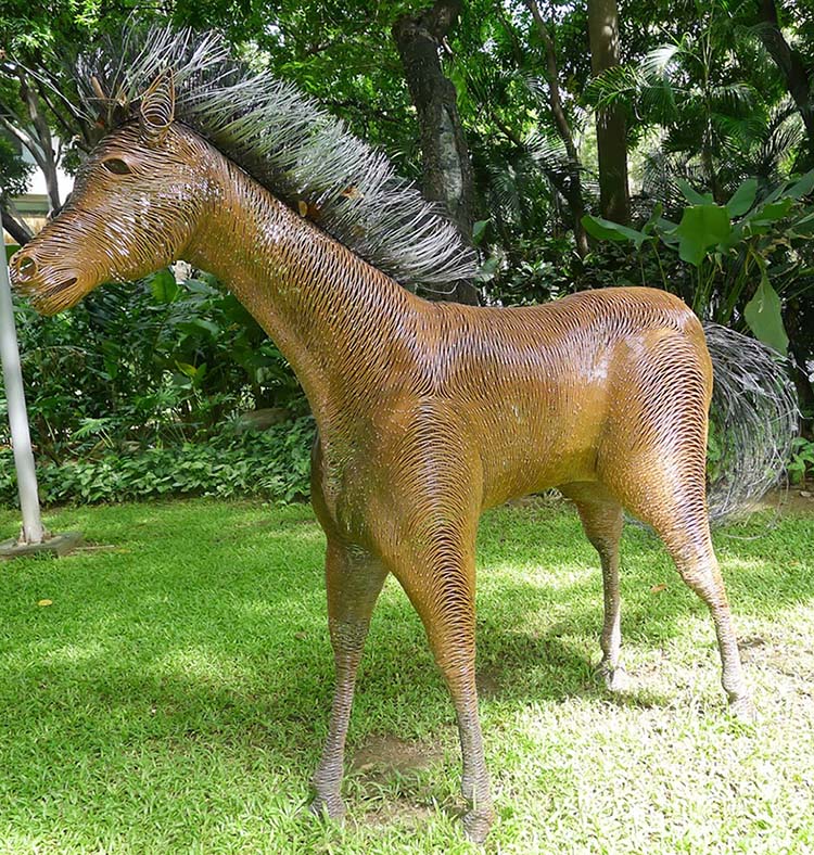wire sculpture brown horse by derek kinzett