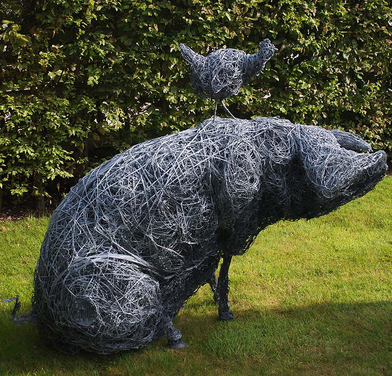 wire sculpture pig by derek kinzett