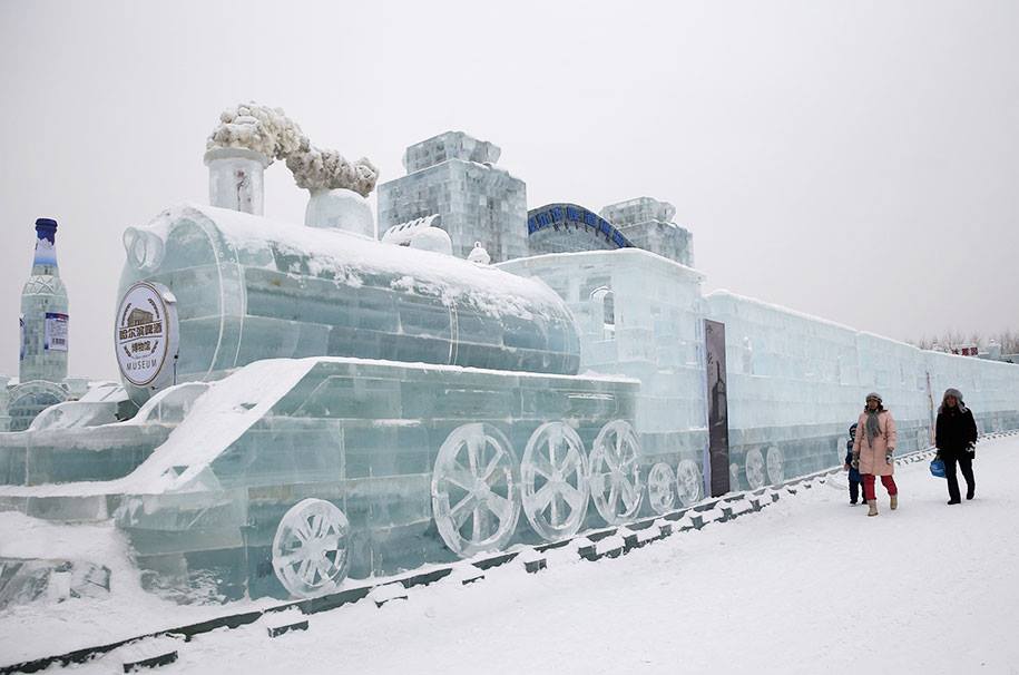 ice sculpture train