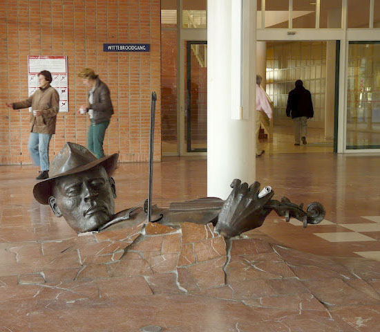 creative sculptures giant