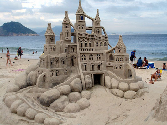 12 estate sand sculptures