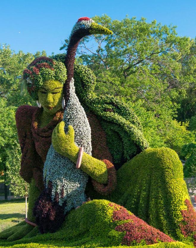 lady crane garden sculptures