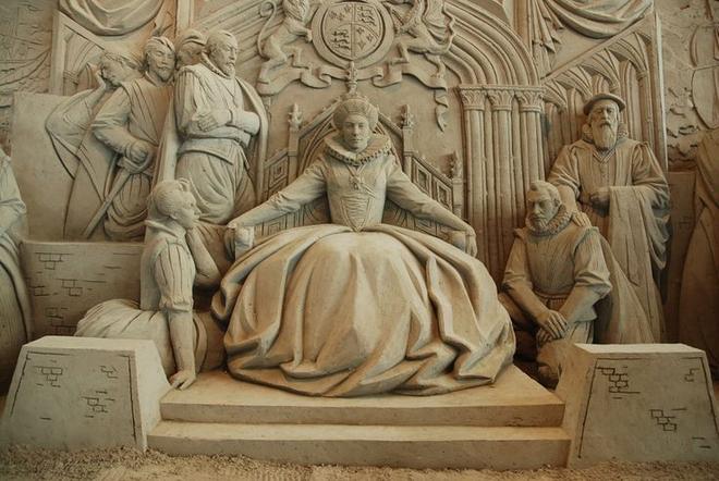 queen elizabeth sand sculptures