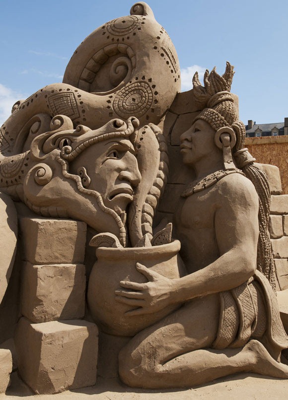 25 queen sand sculptures