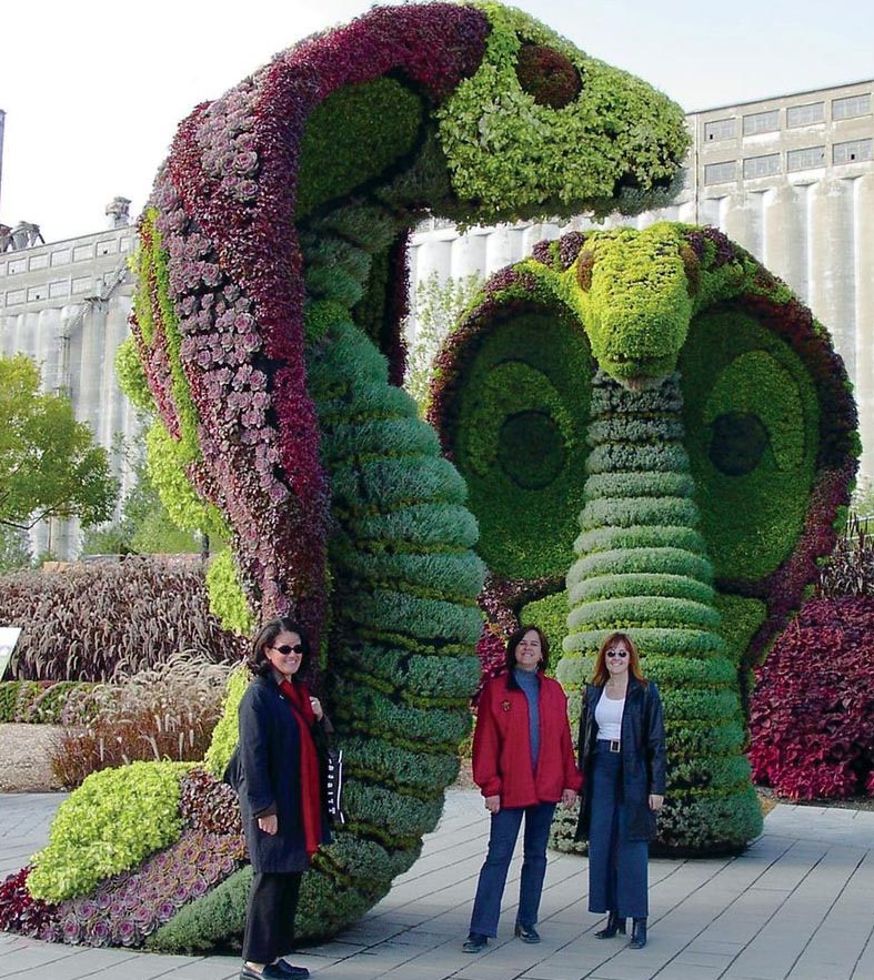 5 cobra garden sculptures