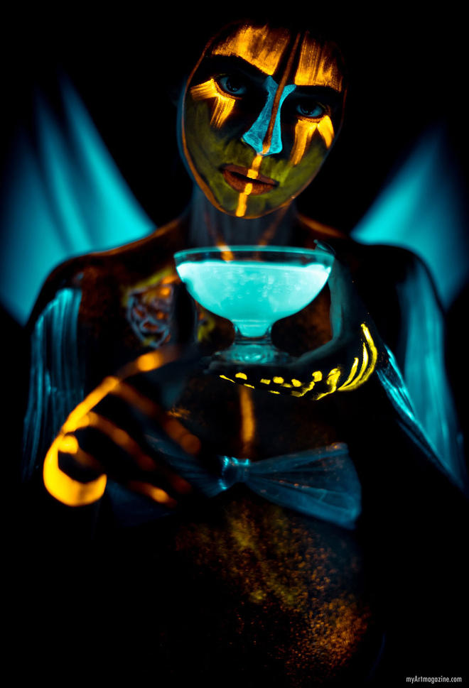 glowing body painting art by artplace